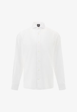 Camisa blanca de manga larga con botones, hecha de una tela suave, que presenta un cuello clásico, una línea de botones y puños con un solo botón.
