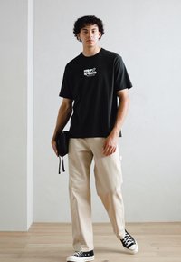 Marc O'Polo DENIM GRAPHIC OVERZIDED FIT - Marškinėliai su spaudiniu - black