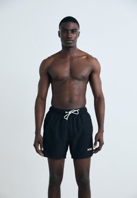 BOSS - DOGFISH - Badeshorts - black Miniaturebillede 1