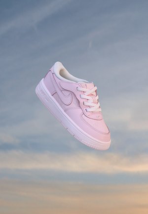 Nike Sportswear, FORCE 1 MOM&ME EASYON UNISEX - Бебешки обувки - arctic pink/metallic summit white/pale pink