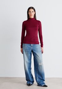 HUGO DELAINA - Pikkade varrukatega topp - medium red