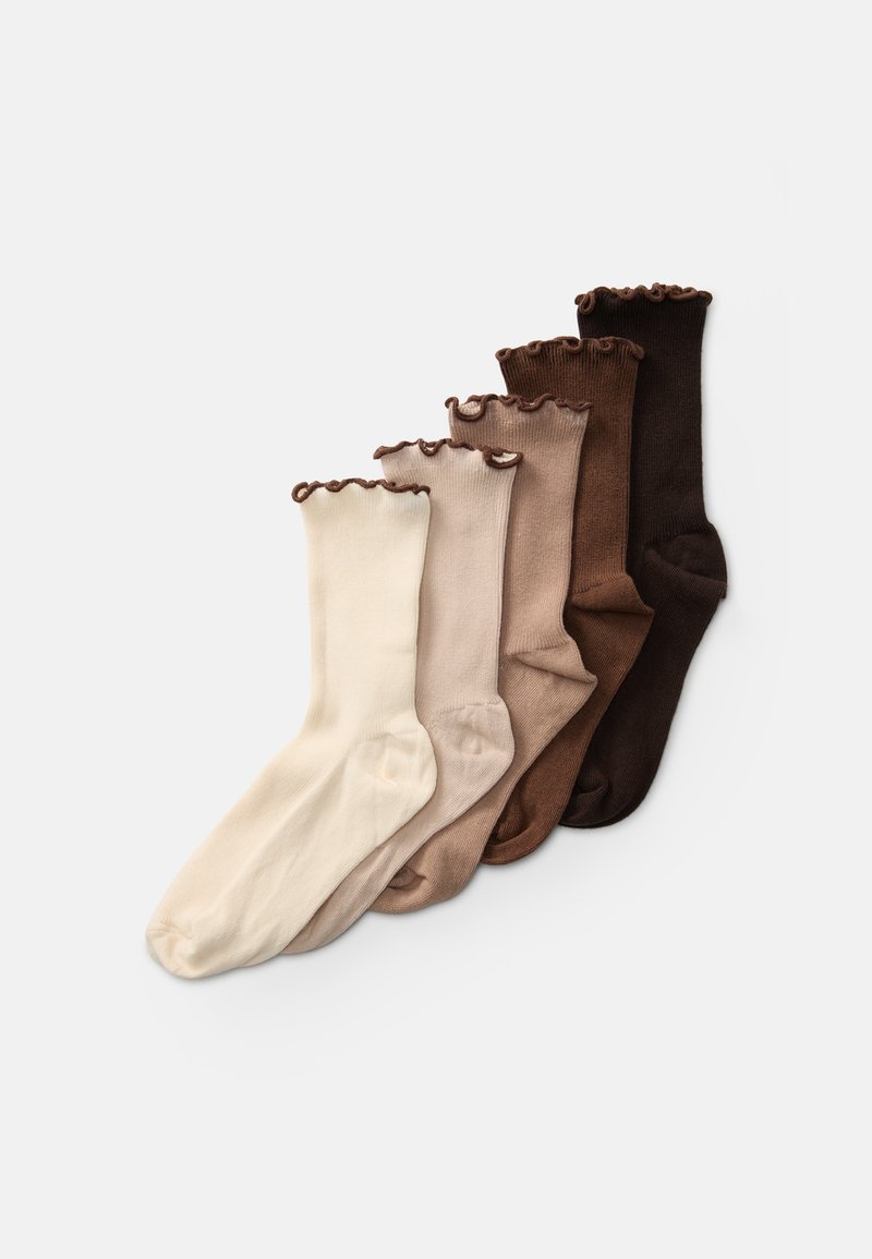 Fem par ankelsokker i creme, lys beige, medium beige, chokoladebrun og mørk brun, med flæsekant.
