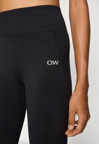 ICANIWILL SMOOTH SEAMLESS - Tajice - black