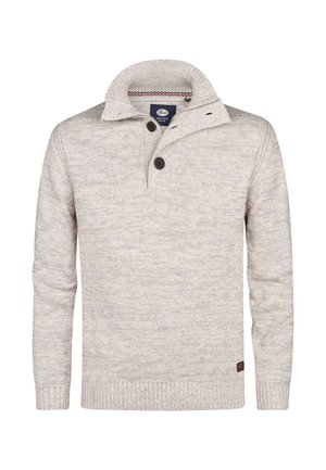 Maglione beige lavorato a maglia con colletto alto, patta con bottoni e due bottoni scuri, e polsini e orlo a costine.