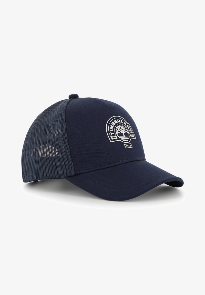 Casquette de baseball Timberland bleu marine avec panneaux arrière en maille et patch logo blanc sur le devant représentant un arbre et du texte.