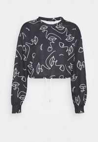 Sudadera negra recortada hecha de tela suave, presenta patrones de arte lineal abstracto en blanco y puños elastizados con dobladillo ajustable.