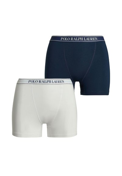 Boxerky v námořnické modři a bílé barvě, s měkkým pasem s nápisem "POLO RALPH LAUREN" v modrém provedení. Hladká, elastická tkanina.