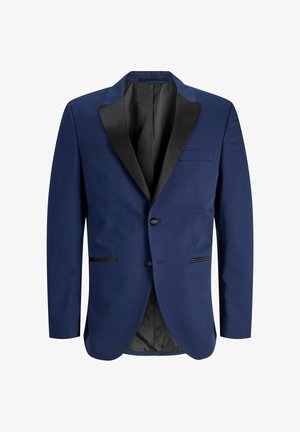 Pánsky námornícky modrý smokingový sako s čiernymi saténovými špicatými klopami, dvoma čiernymi gombíkmi a prednými vreckami, zobrazený na bielom pozadí.
