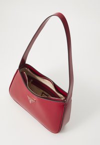 Guess ARNELA  - Kézitáska - red