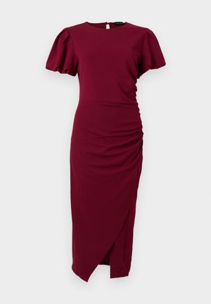 Μίντι φόρεμα σε μπορντό με φουσκωτά κοντά μανίκια, στρογγυλή λαιμόκοψη, ζωνάκι με ρυτίδες στη μέση και σχισμή με επικάλυψη μπροστά στη φούστα.