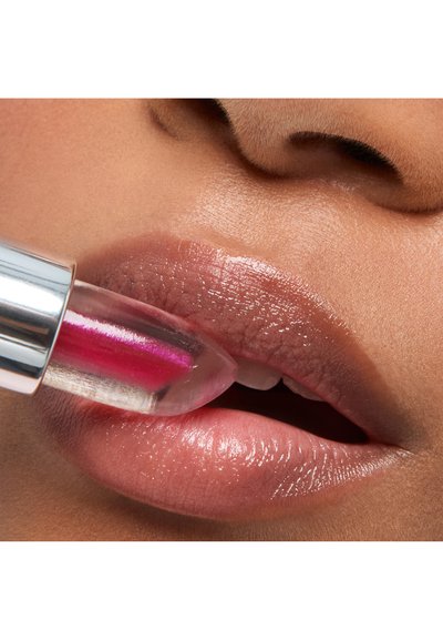 pixi vitamin c core lip balm peach pout VITAMIN-C - Lippenbalsam - pout/koralle replenished illusion as it intensely moisturises Pixi Beauty +C Vit Collection