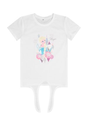 Camiseta de algodón blanca con un personaje ilustrado que tiene cabello rubio, vestido azul y acentos coloridos. El texto dice "Crea Tu Propia Magia."