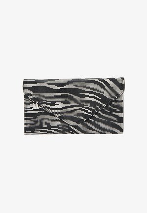 Sort-hvid clutch med en struktureret, mønstret overflade der har rhinesten i et bølget design. Klaplukning med en elegant kuverttype.