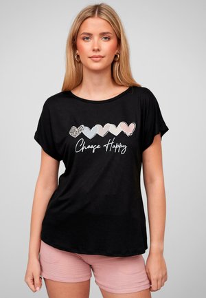 T-shirt noir à manches courtes avec le texte "Choisir le bonheur" et des graphiques de cœurs de différentes couleurs. Tissu doux avec une coupe ample. Design décontracté.