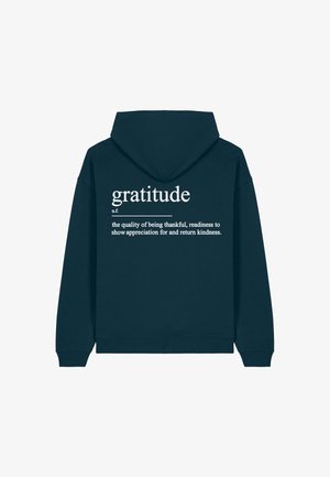 Sudadera de color verde oscuro con texto blanco en la parte posterior que define "gratitud" con una fuente clara. El material parece suave y tiene un corte holgado.