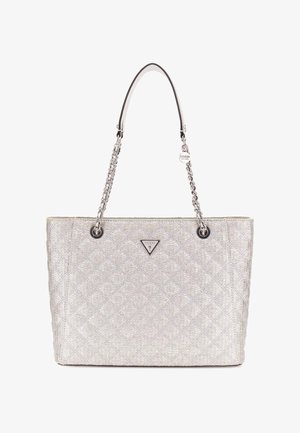 Borsa tote con motivo argento e texture trapuntata, con dettagli neri, manici a catena e un logo triangolare al centro.