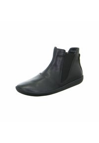 Schwarze Leder-Ankle-Boots mit elastischen Seiteneinsätzen, runder Zehenform und flacher Gummisohle. Glatte Textur mit minimalen Nähdetails.