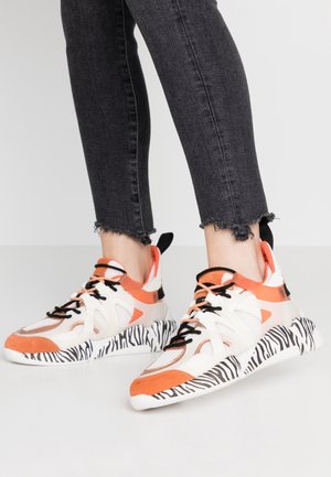 Sneakers - orange