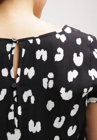 Even&Odd Blusa - black