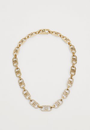 Collier en or composé de maillons entrelacés. Certains maillons sont ornés de strass transparents, mettant en valeur une finition métallique polie.