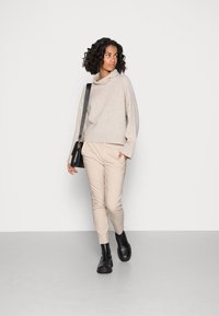 Marc O'Polo LONGSLEEVE STAND UP COLLAR - Camisola - multi/winter wheat melange