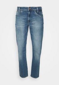 Seleccionado, medium used