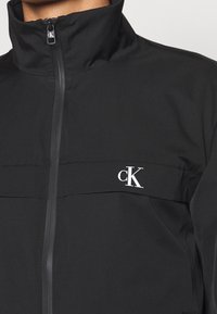 Calvin Klein Jeans Lehká bunda - black