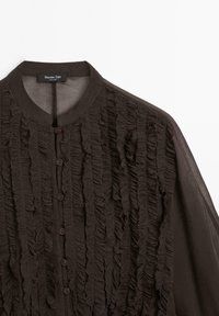 Massimo Dutti FLOWING BIB-FRONT WITH RUFFLES - Overhemdblouse - dark brown