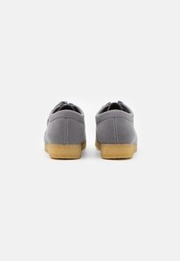 Clarks Originals WALLABEE - Sapatos de atacadores - grey