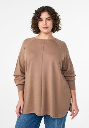 MIT RUNDHALSAUSSCHNITT - Džemperis - pine bark mel