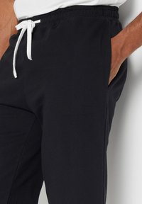 bonprix BERMUDA - Pantaloni sportivi - black