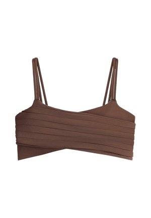 Brun croppet tanktop med dobbelte tynde skulderstropper og vandret plisseret design foran.