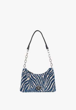 Malá kabelka se zebřími pruhy v modré a béžové barvě, s černým koženým popruhem a stříbrným řetízkem a kulatou nášivkou s logem Joop! Jeans.