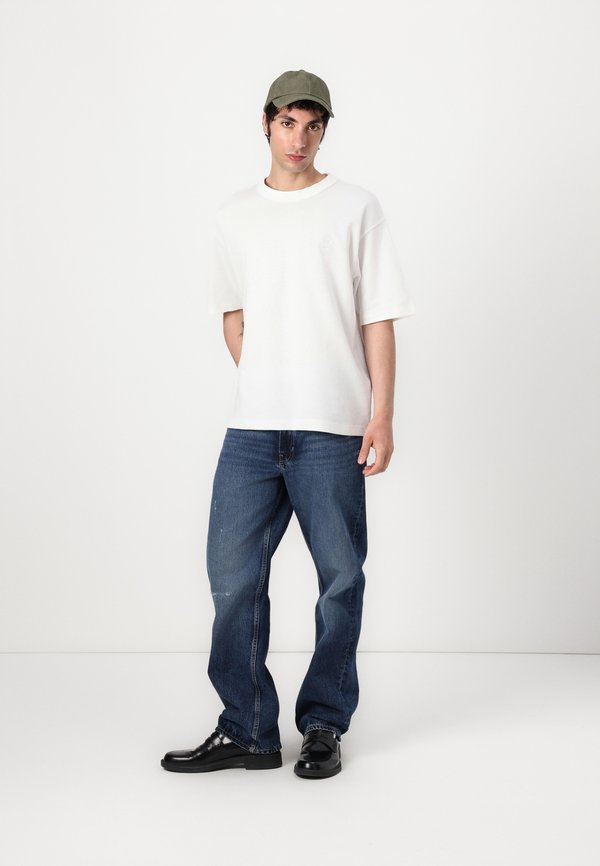 SLHRELAXCHESTER SS BINDING O NECK  - Basic T-shirt - egret3