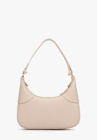 Beżowa torebka o zakrzywionej sylwetce, wykonana z gładkiego materiału syntetycznego, z pojedynczym uchwytem i subtelnymi detalami w postaci przeszyć.