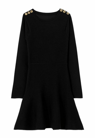 Abito lungo nero a maniche lunghe con gonna a ruota, scollatura rotonda e dettagli in oro sulle spalle. Tessuto lavorato a maglia.