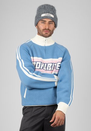 PROHIBITED, LETTERMAN KNITTED QUARTER ZIP UNISEX - Striktrøje - light blue