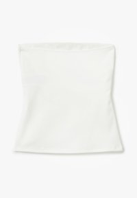Top blanco sin tirantes, hecho de una tela suave. Presenta un diseño ajustado con un escote recto y bordes limpios. Sin patrones ni adornos.