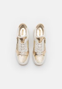 MICHAEL Michael Kors DARBY WEDGE TRAINER - Baskets basses - pale gold