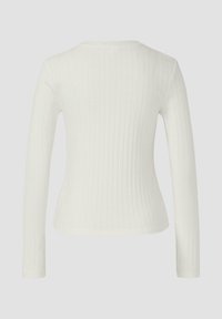 Weißes, langärmliges, geripptes Oberteil mit figurbetonter Silhouette, rundem Ausschnitt und strukturiertem Stoff für ein dezentes Muster.