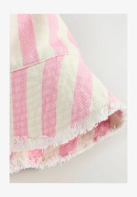 Selected, pink cream