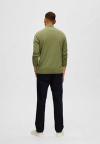 Selected Homme SLHBERG HALF ZIP - Stickad tröja - vineyard green