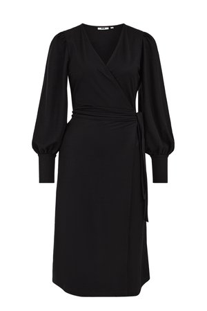 Sort omslagskjole med lange pufærmer, V-udskæring og bånd i taljen. Glat stof, knælængde og enkelt design.