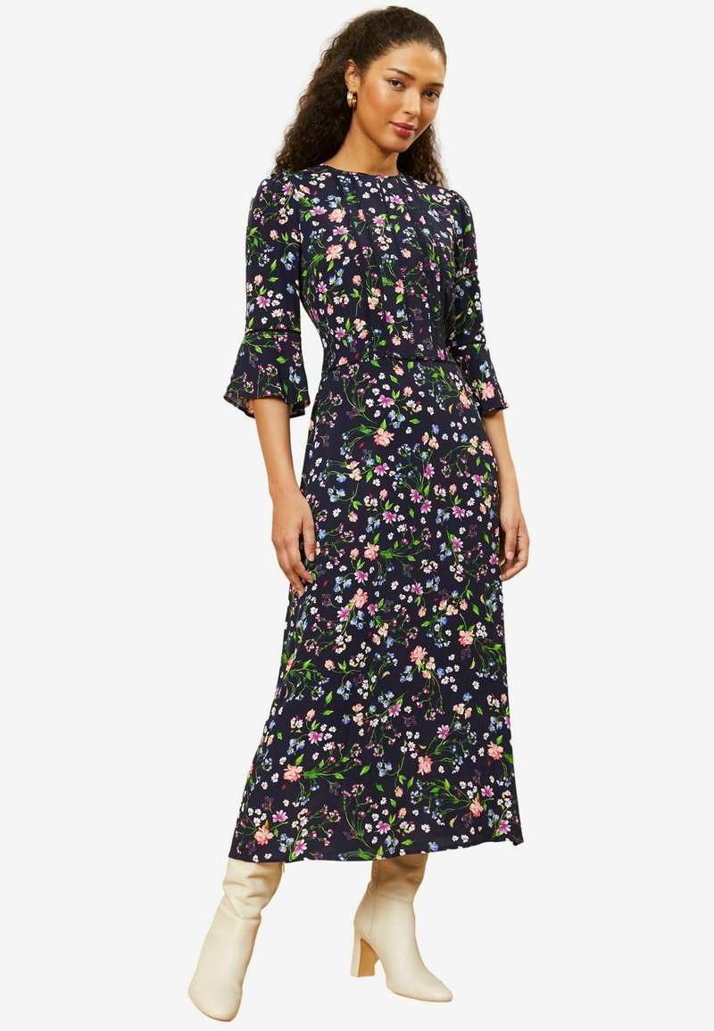 Love & Roses FLUTE SLEEVES HIGH NECK MIDI REGULAR FIT - Denní šaty - navy floral