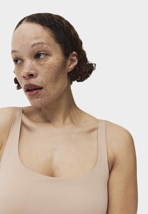 Marks & Spencer, BODY INVISIBLES™ CUPPED SHAPING VEST. - Undertrøjer - opal