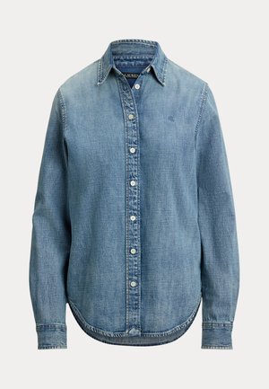 Modro svetla jeans srajca z dolgimi rokavi, gumbe spredaj in klasični ovratnik. Ima ukrivljen rob in subtilno teksturo.