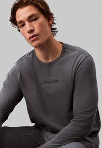Calvin Klein Underwear LOGO - Camiseta de pijama - turbulence