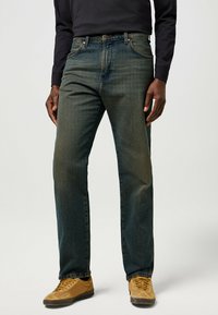 Wrangler FRONTIER - Vaqueros rectos - nebulablack