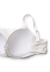 Soutien-gorge blanc rembourré avec bretelles réglables et bordure en dentelle, posé à plat sur un fond blanc, montrant les bonnets et la bande latérale.