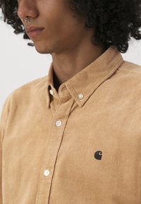 Carhartt WIP MADISON - Shirt - sable/black